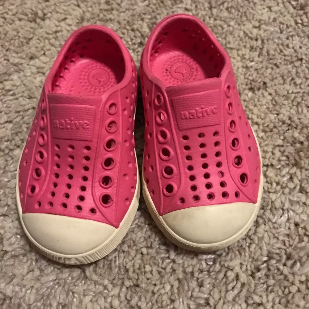 Pink Native “Jefferson” size 4. Great condition!